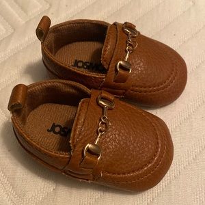 Infant size 1 loafers.